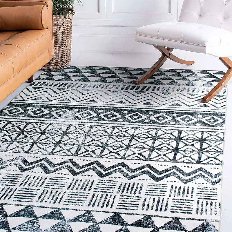 World Rug Gallery Austin Geometric Machine Washable Rug