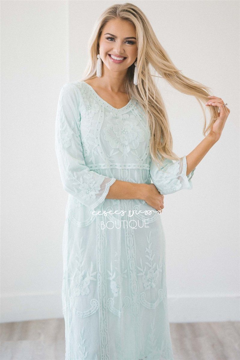 Day Dreamer Lace Dress in Pastel Mint