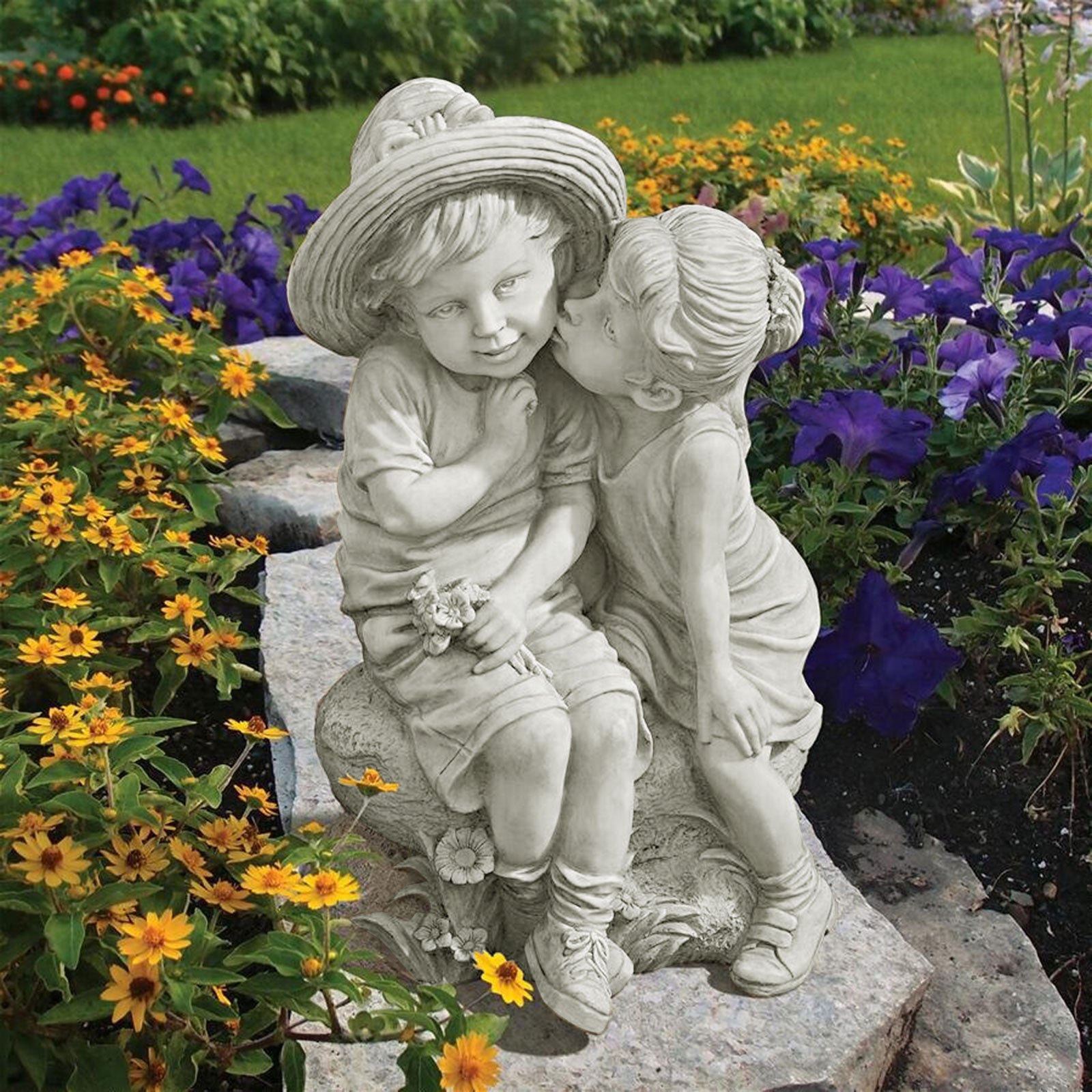 Stone Effect Kissing Kids Garden Statue Outdoor Decor Boy Girl Ornament Bench