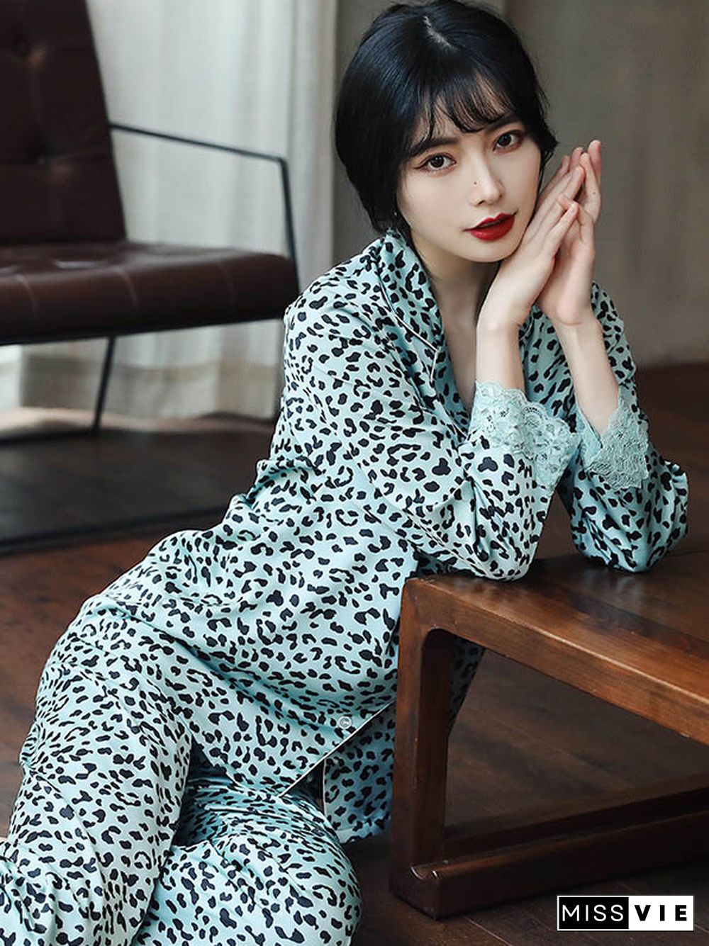 Comfortable Lapel Leopard T-Shirt&Pants Pajama Set