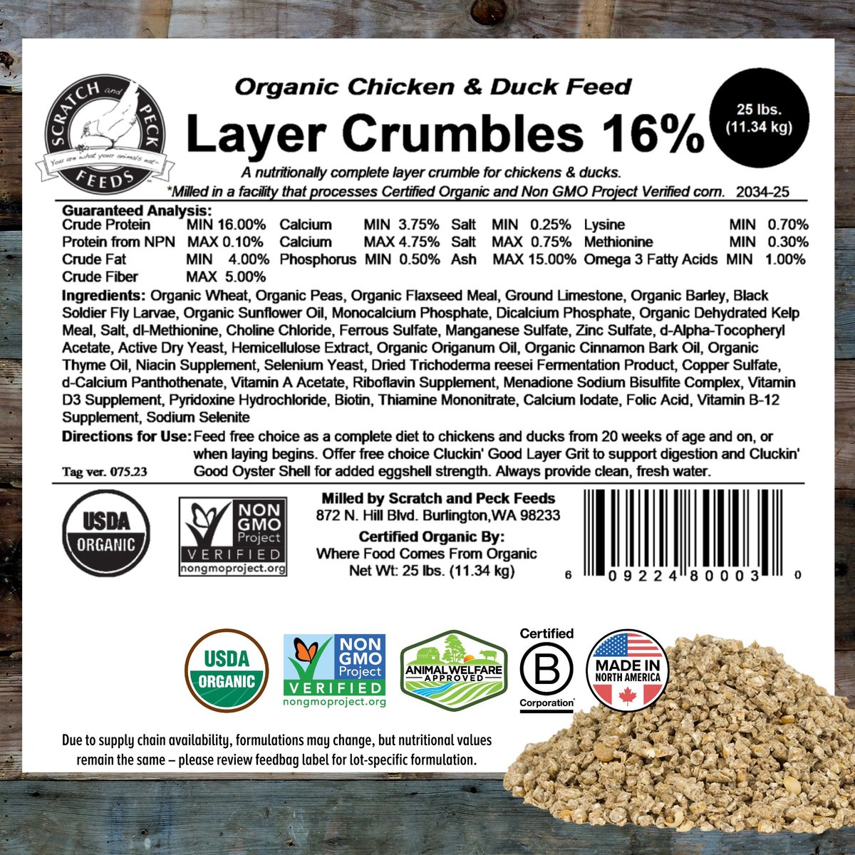 Scratch and Peck Feeds Organic Chicken， Ducks， and Waterfowl 16% Crumbles and GRUB Protein Layer Feed， 25-lb bag