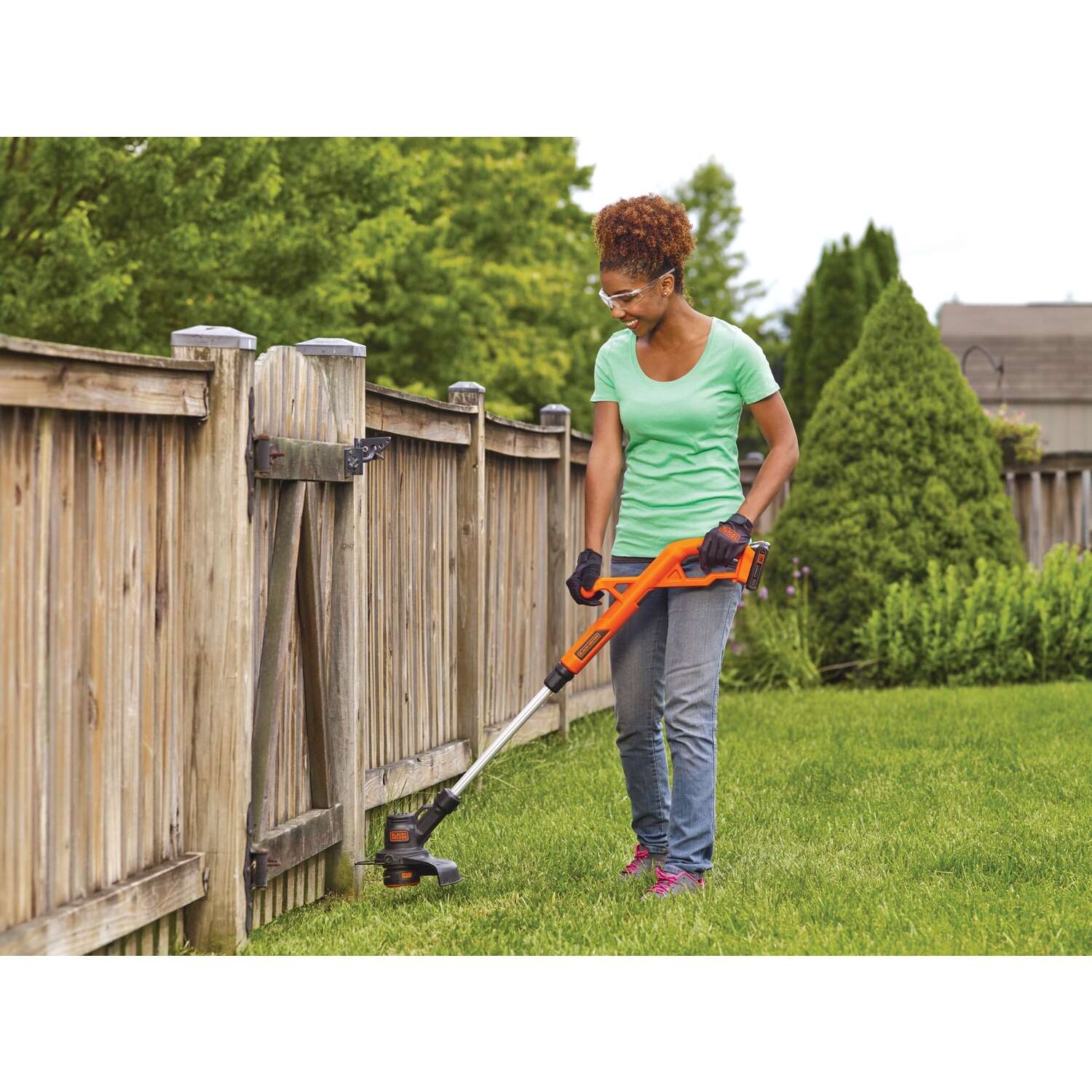 Black+Decker LCC221 10 in. 20 V Battery Edger/Trimmer Kit (Battery and Charger)