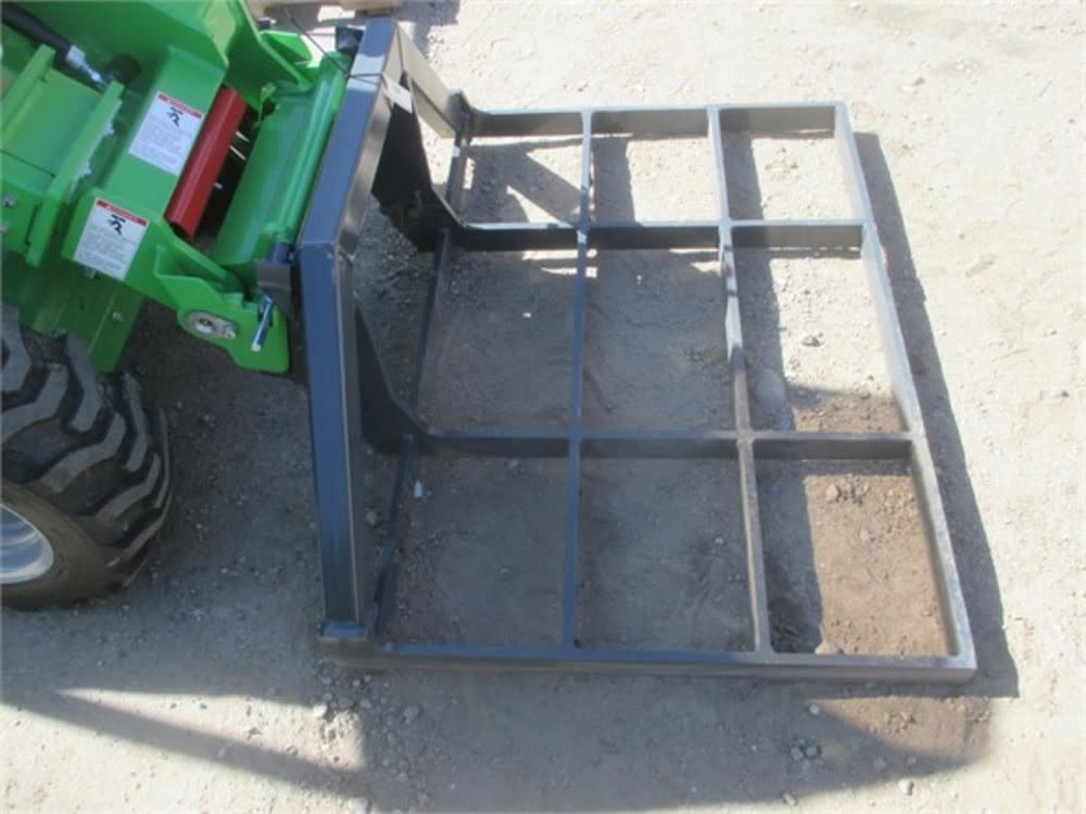 Avant 47.2 Wide Pull Behind Leveler ;