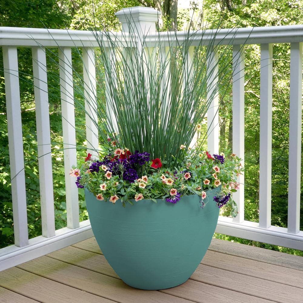 CHG CLASSIC HOME  GARDEN Decatur 22 in. Haze Resin Planter Pot HD1330-217