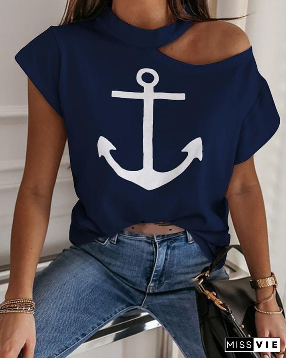 Wink Print Cold Shoulder Casual T-shirt