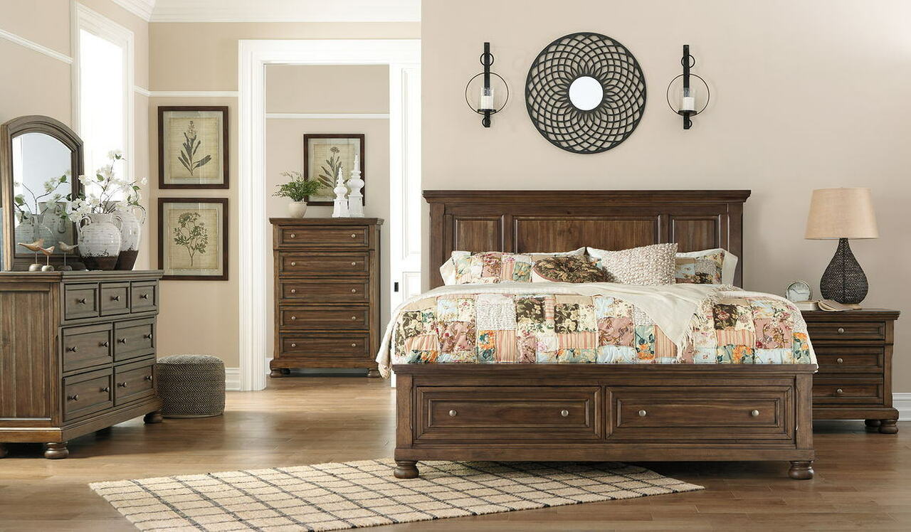 Flynnter Queen Panel Bed with Dresser, Mirror and Nightstand