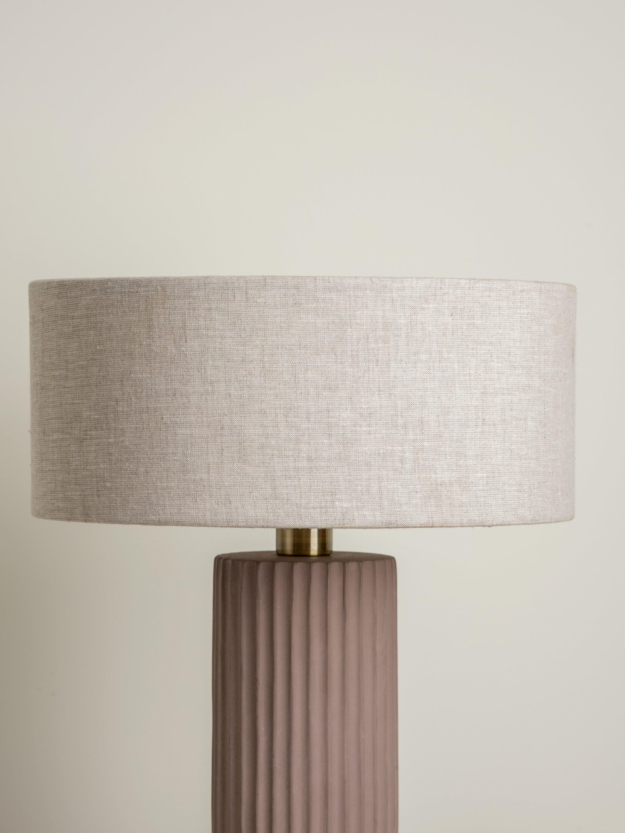 Avero - taupe ribbed concrete table lamp