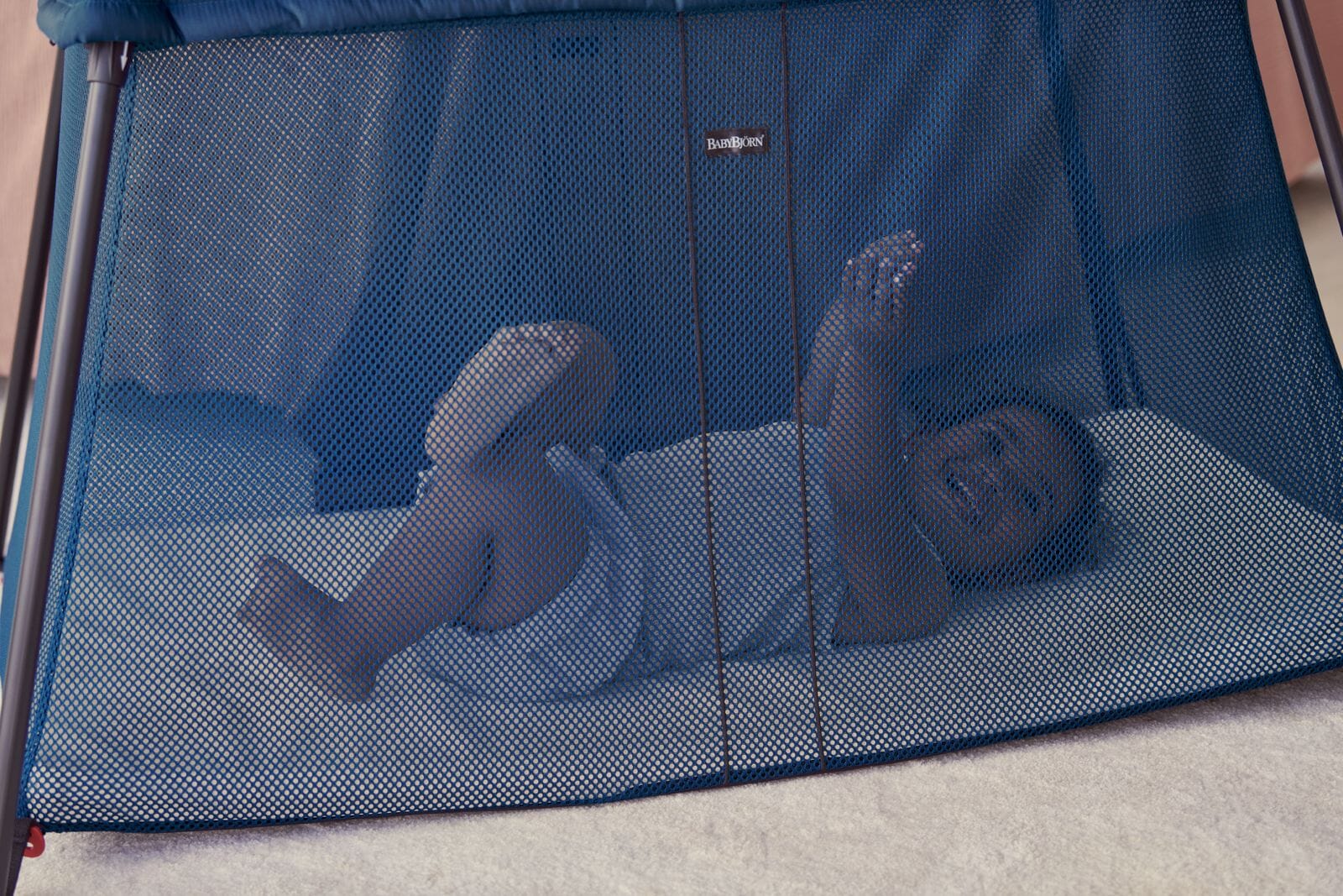 babybjorn-travel-crib-light