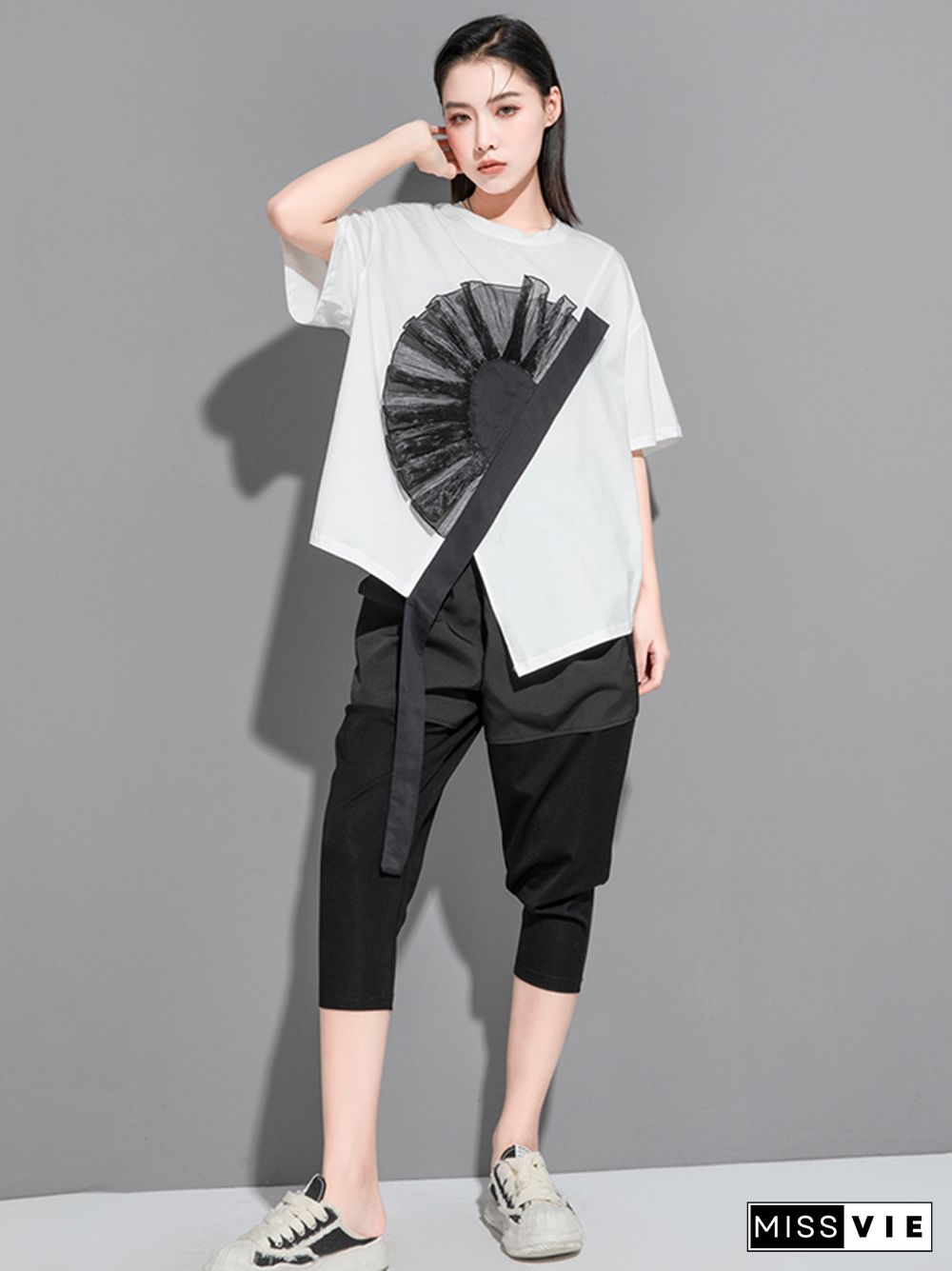 Stylish Black White Irregular Applique T-Shirt