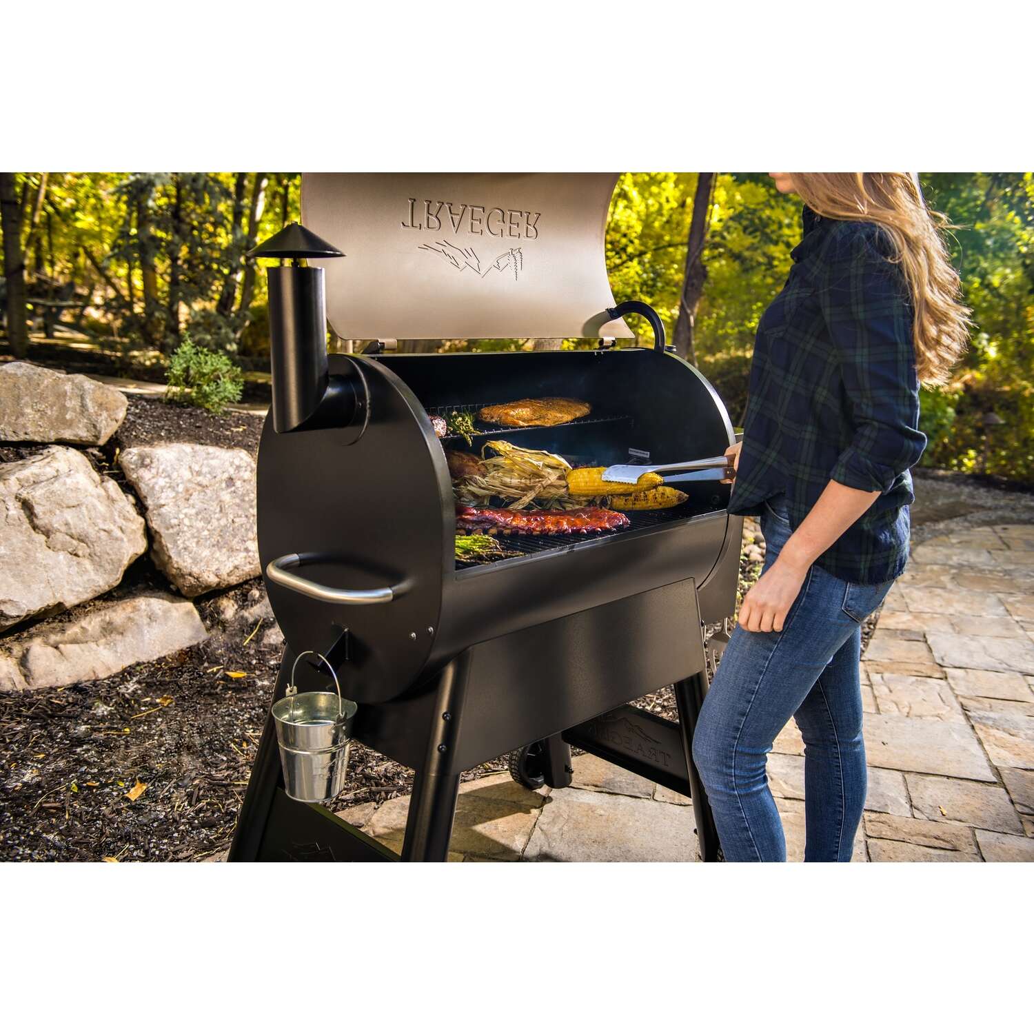 Bronze Traeger Pro 780 WiFi Wood Pellet Grill