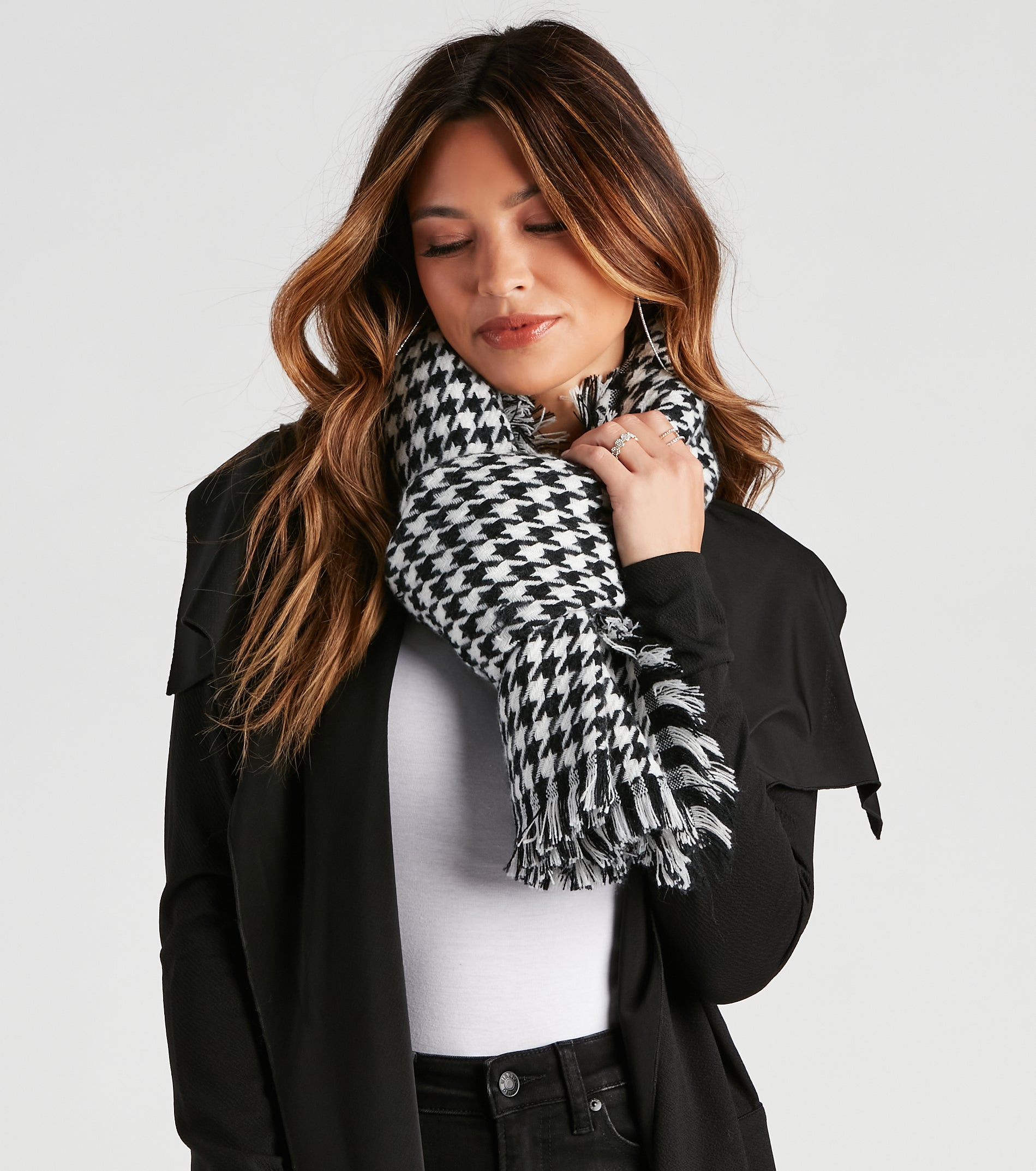 Chic Houndstooth Fringe Blanket Scarf