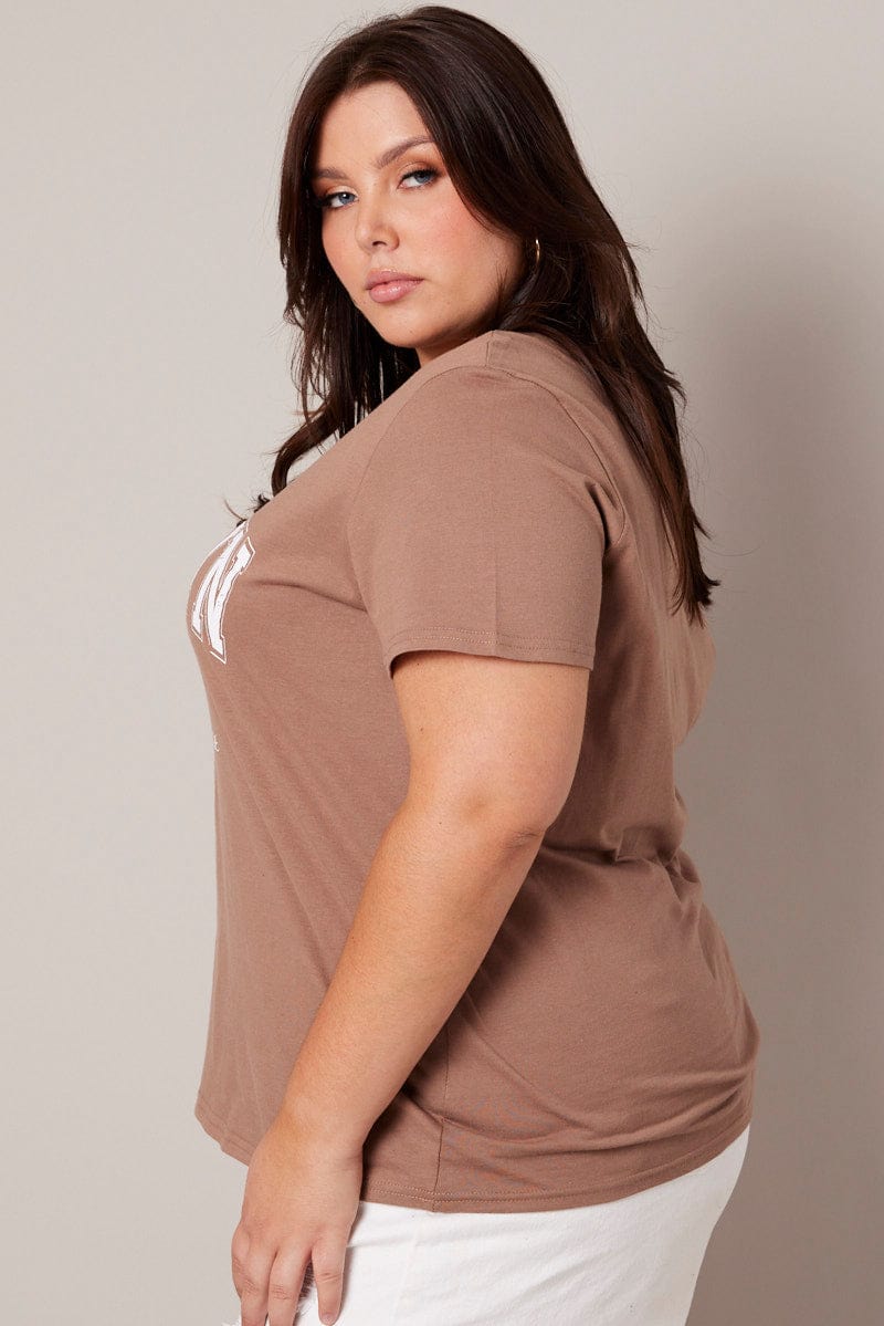 Brown Graphic T-shirt Short Sleeve Crew Neck