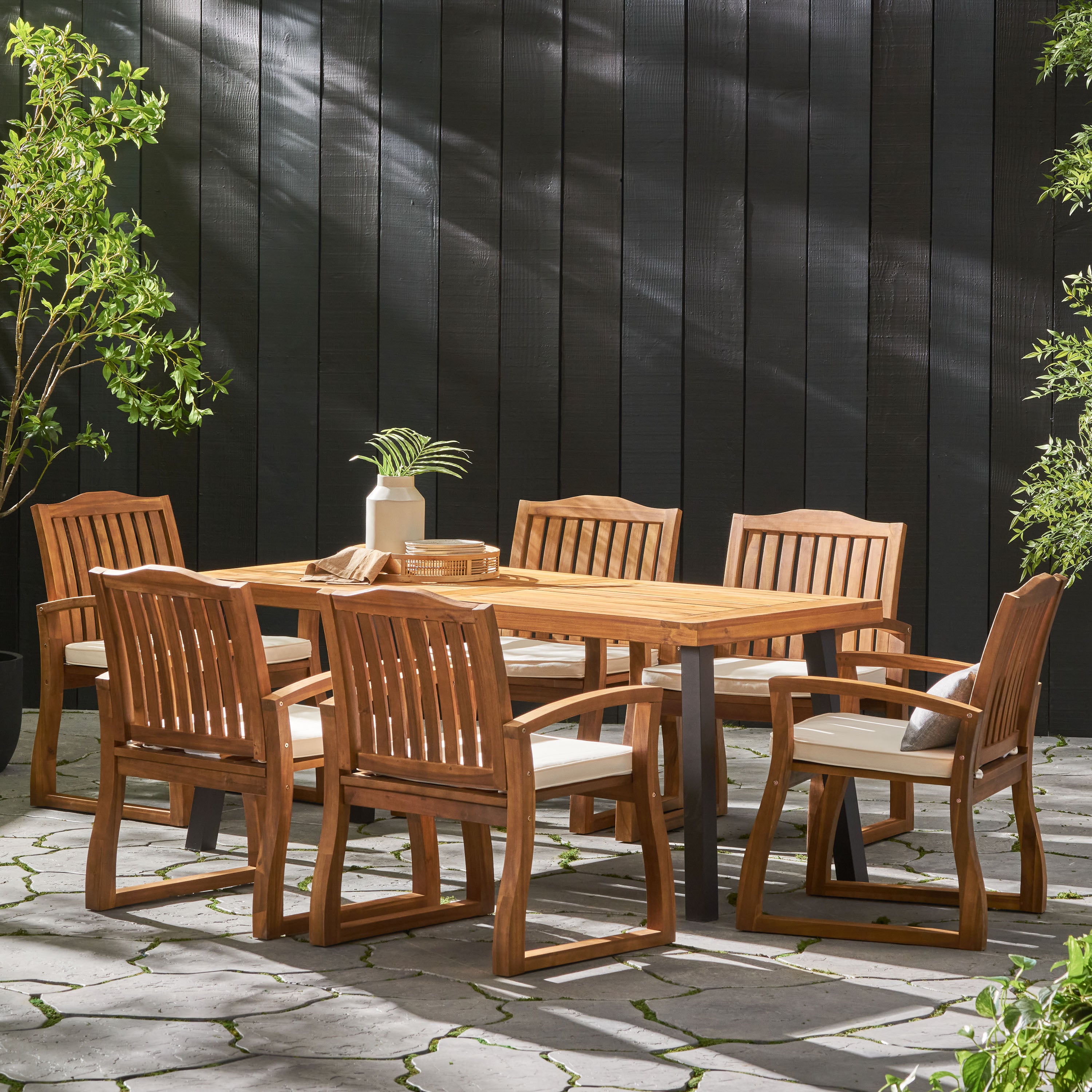 Vilamari Outdoor 7-piece Wood Dining Set with Cushions