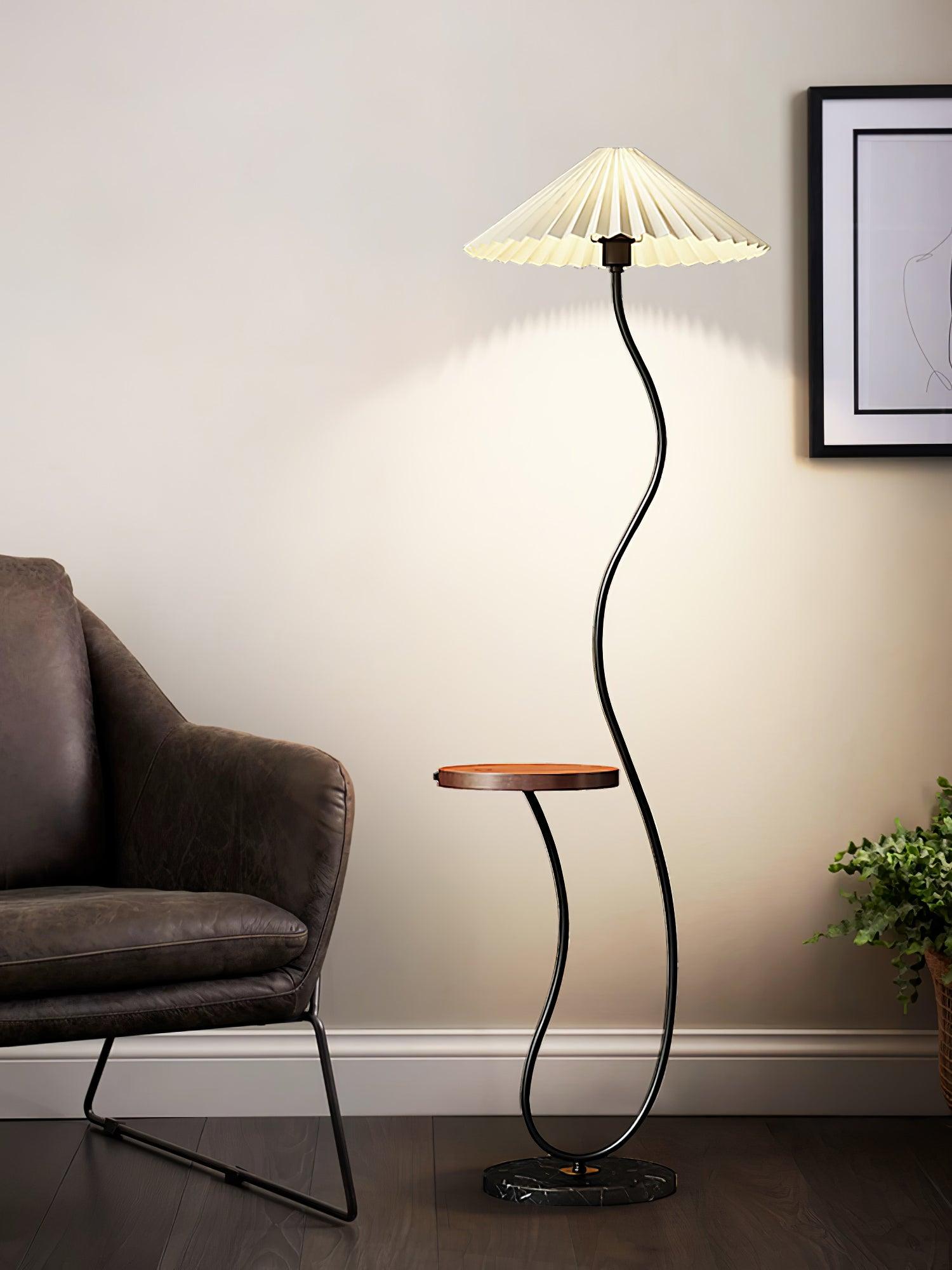 Curvatura Floor Lamp