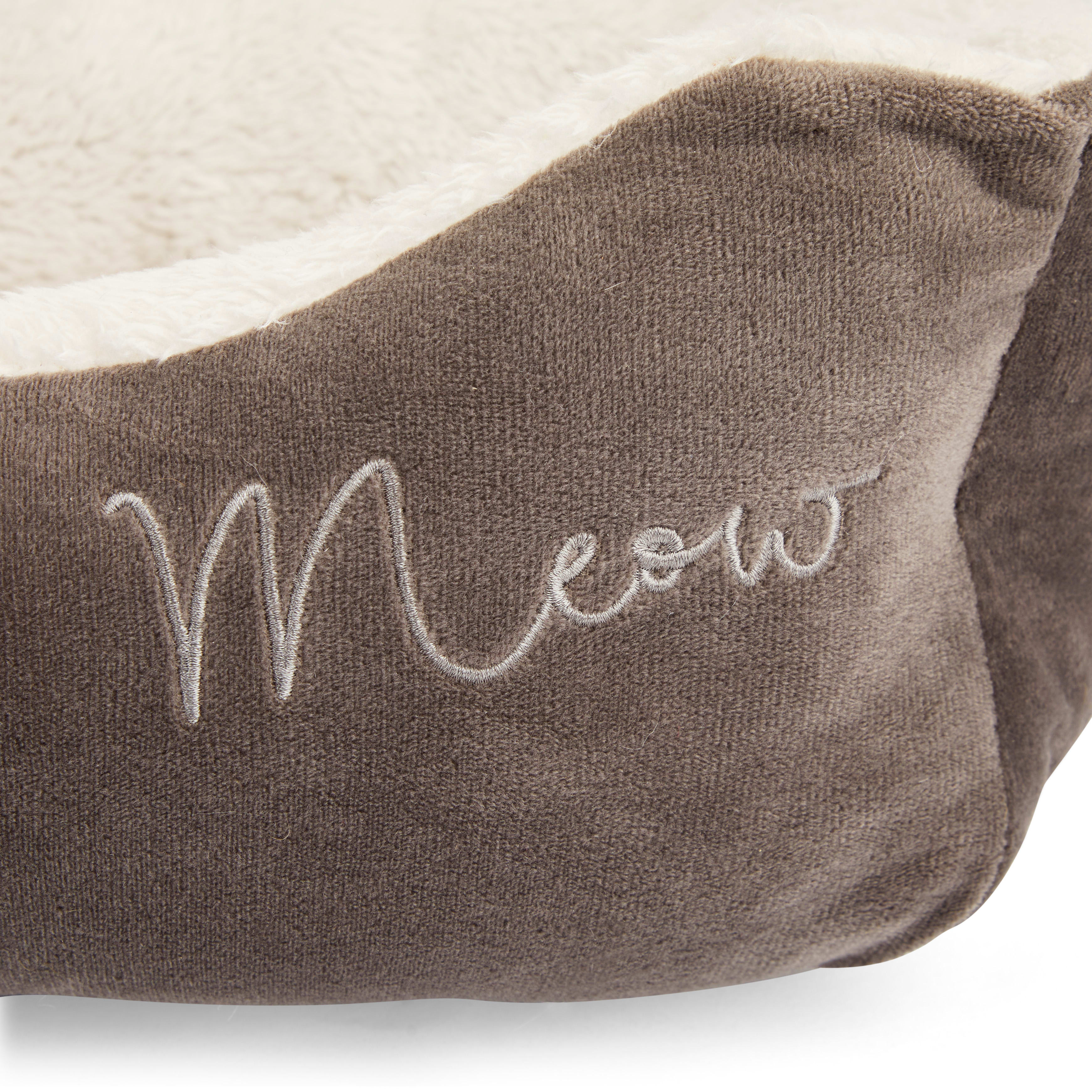 EveryYay Snooze Fest Grey Rectangular Cat Bed， 18