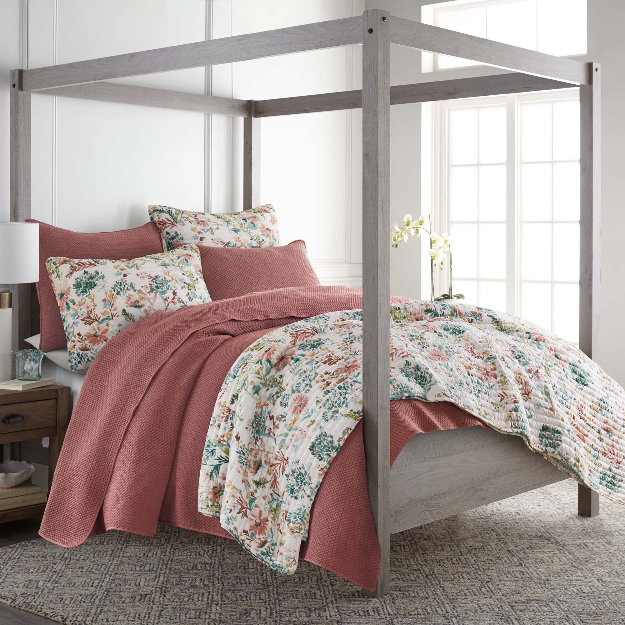 Levtex Home - Calai Bloom Quilt Set - Full/Queen Quilt (88x92in.) and Two Standard Shams (20x26in.) - Floral - Multicolor- ReversibleBrushed Polyester