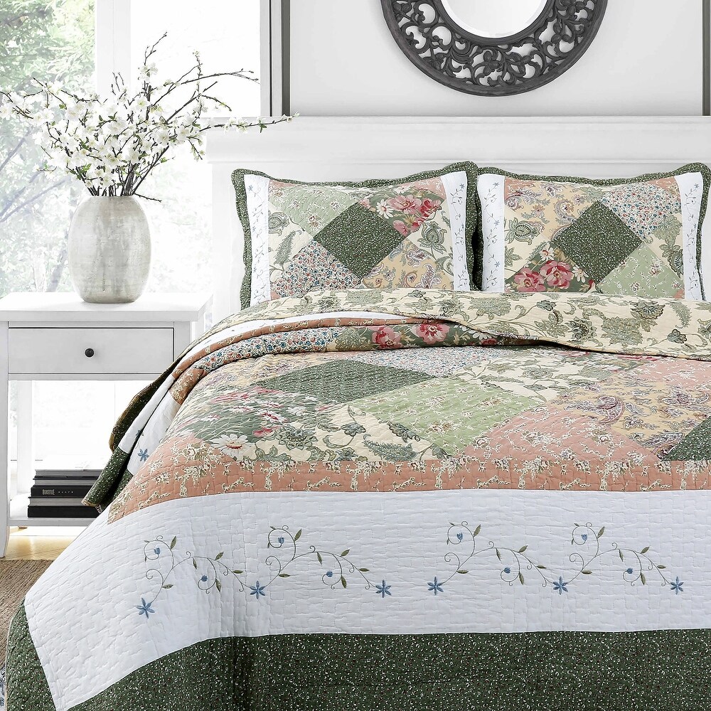 The Green Barn Cypress Ridge Forest Floral Patchwork 3 piece Quilt Bedding Set