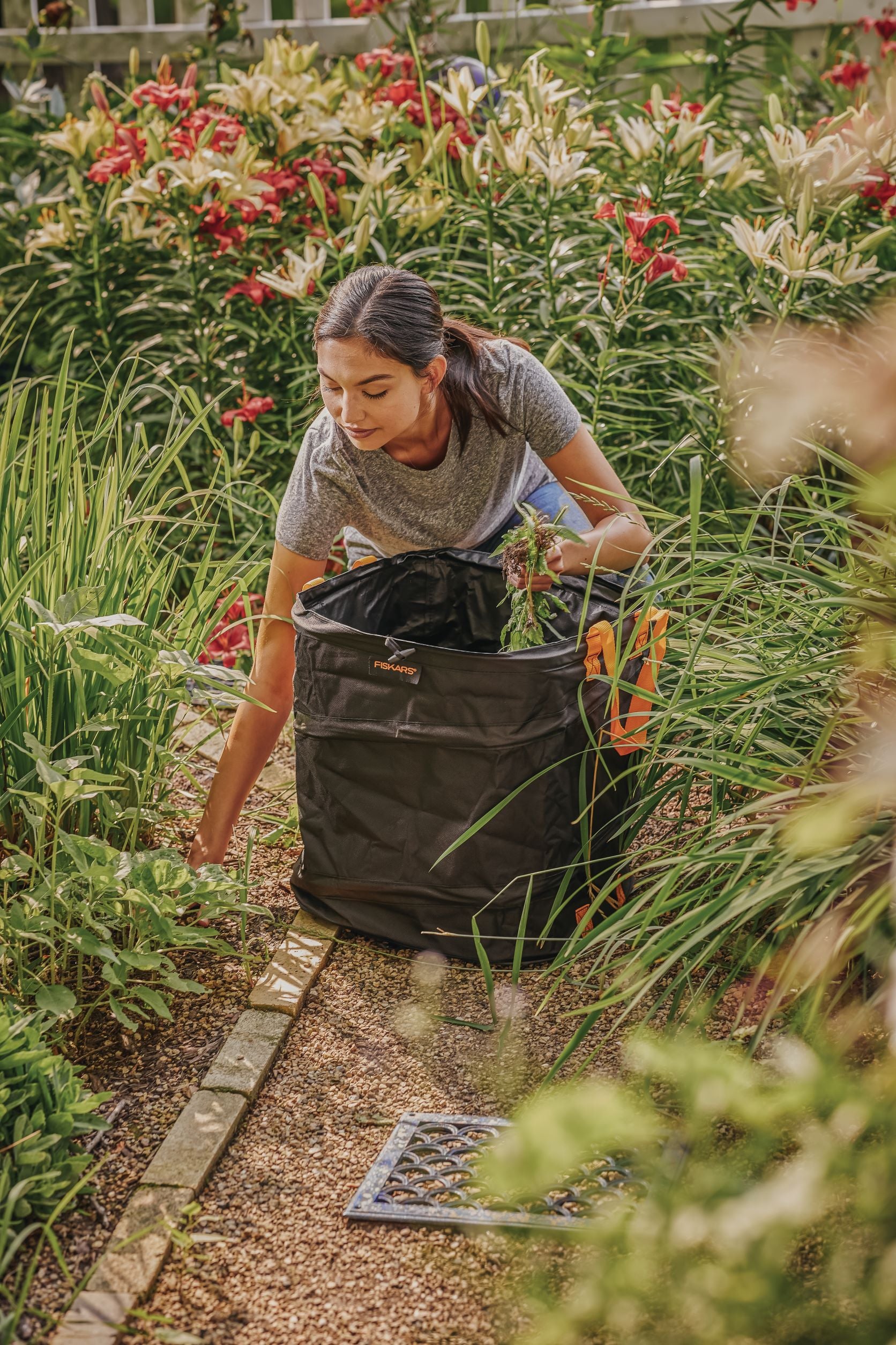 Fiskars 19 Gal Square Collapsible Gardening Bag, Tear-Resistent Material