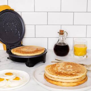 Uncanny Brands 900-Watt Dragon Ball Z Dragon Ball Yellow American Waffle Maker WM1-DBZ-DB1