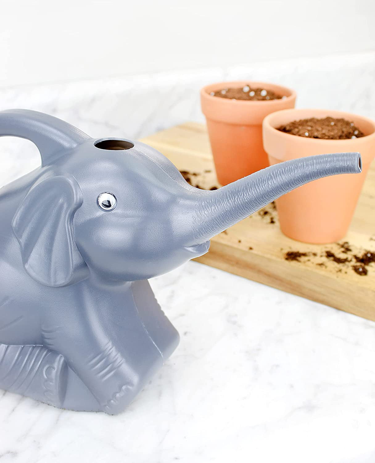 Elephant Watering Can w/Real Eyes， 2 Quart， Grey with Googly Eyes