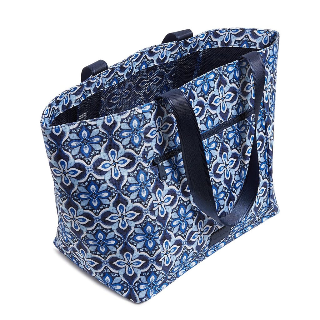 Vera Bradley  ReActive Drawstring Family Tote Bag in Raindrop Medallion