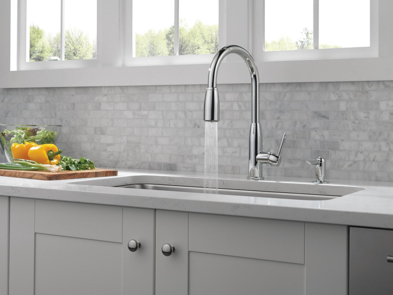 Peerless Core Kitchen Single Handle Pull-Down Faucet in Chrome P88103LF-SD-L