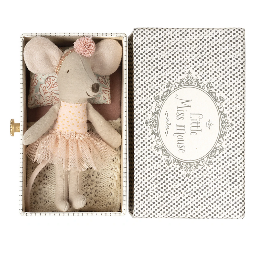 Dancer Mouse Little Sister in Daybed by Maileg