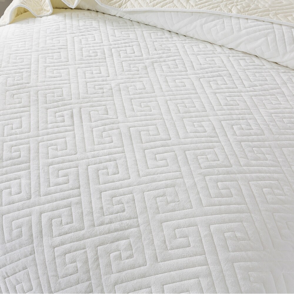 Lavish Plush Poly Velvet Quilt Set