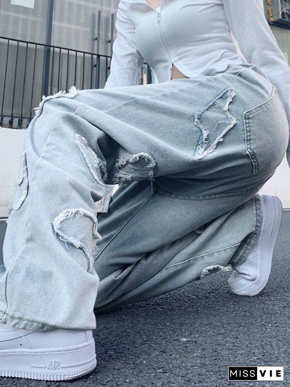 Patch Detail Light Wash Boyfriend Jeans