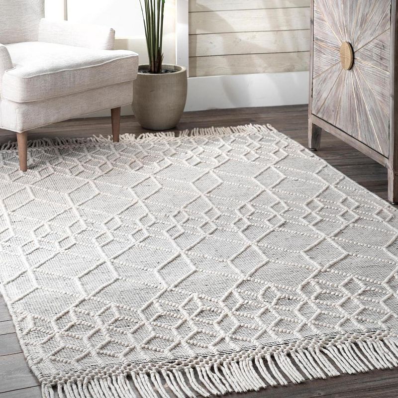 nuLOOM Hadassah Hand Woven Contemporary Tassels Area Rug