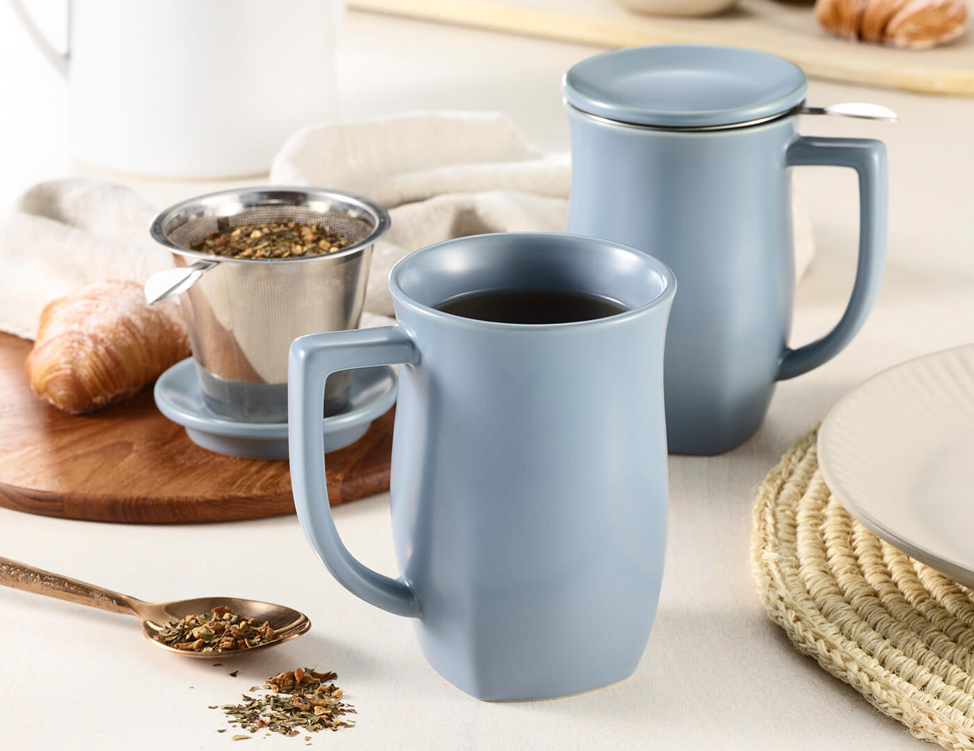 Blue Tea Infuser Cup with Tea Stone – Ceramic Tea Mug with Innovative Steeping Stone