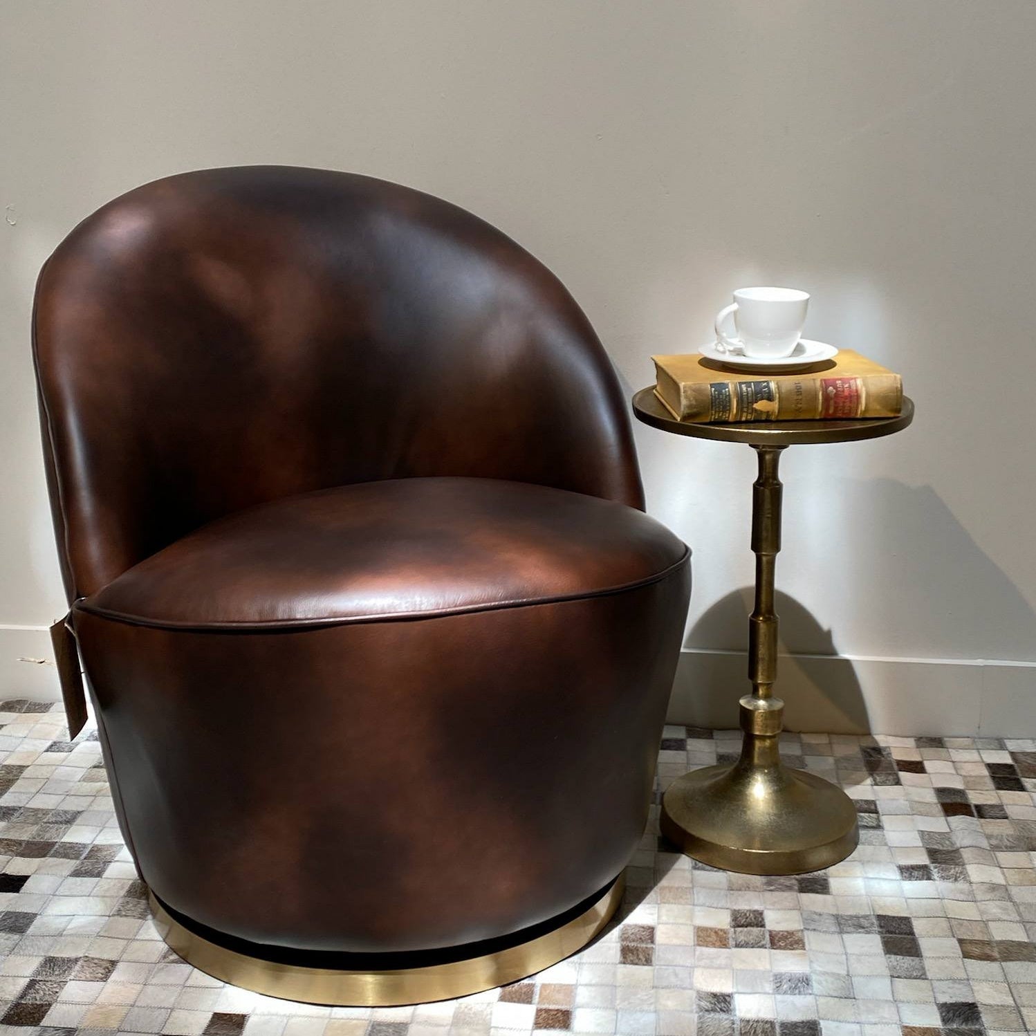 DOVE SWIVEL CHAIR