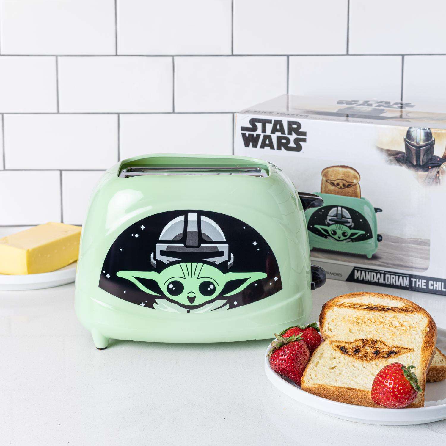 Uncanny Brands Star Wars Plastic Green 2 slot Toaster 7 in. H X 10 in. W X 6 in. D