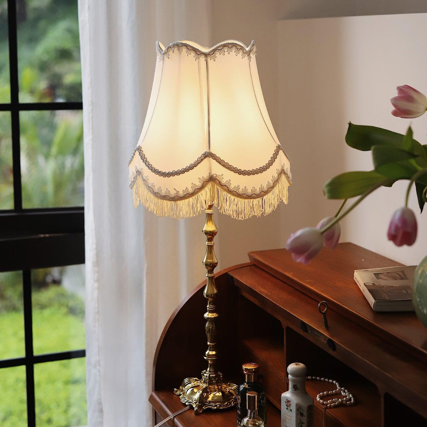 Pantalla Table Lamp