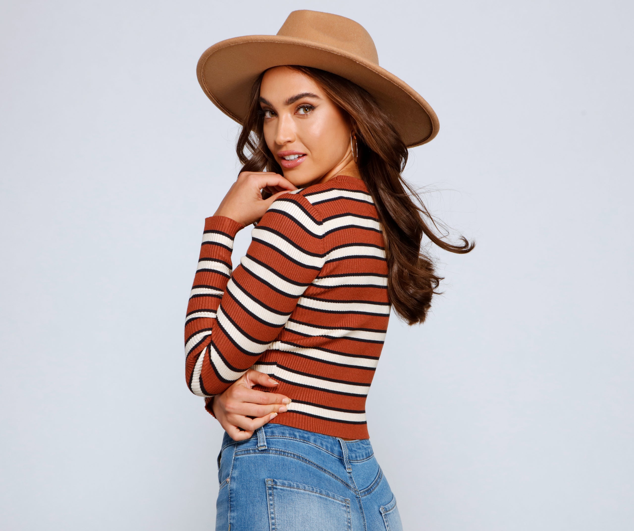 Trendsetting Babe Cropped Sweater