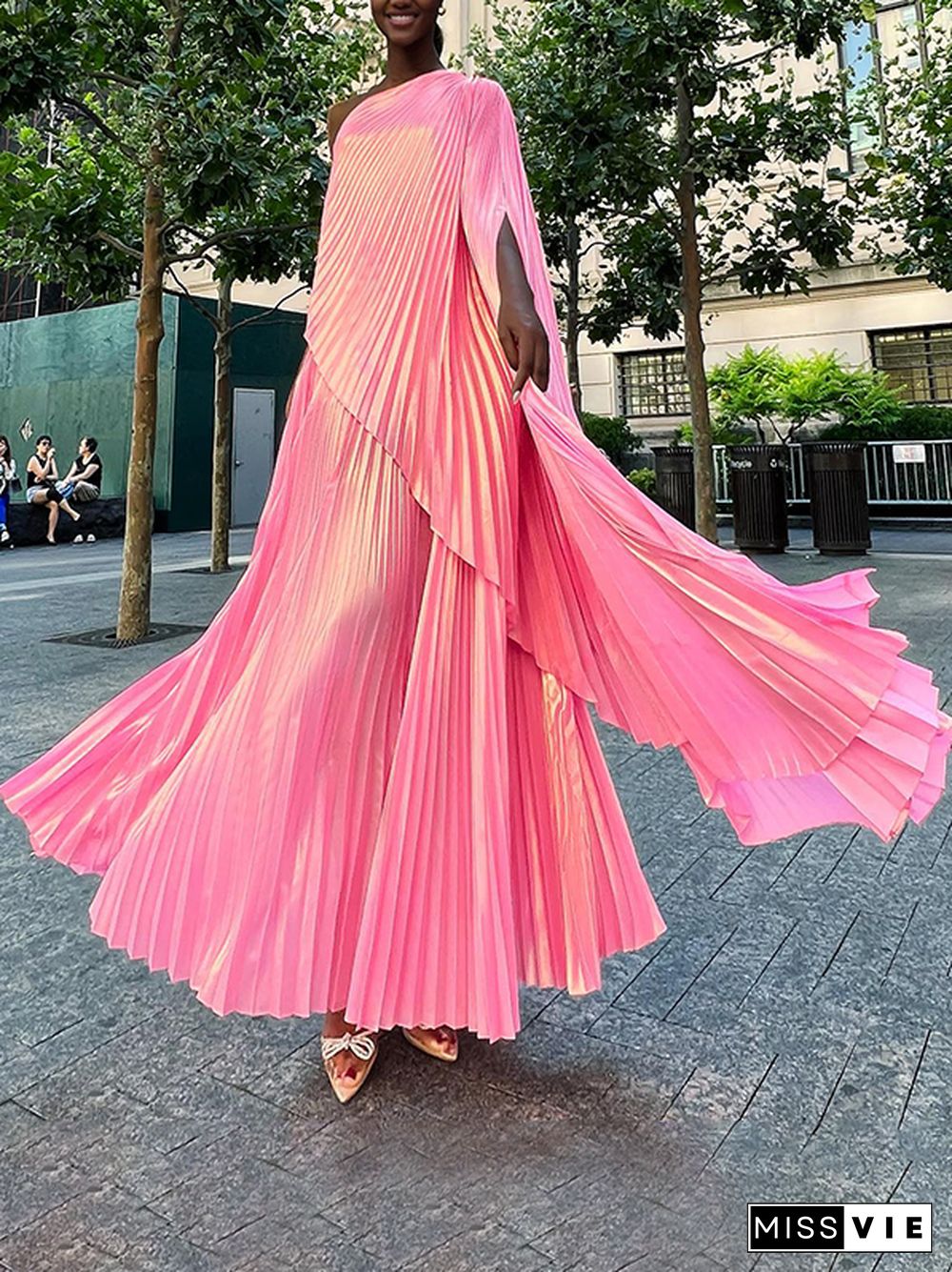 Loose Asymmetric Pleated One-Shoulder Maxi Dresses