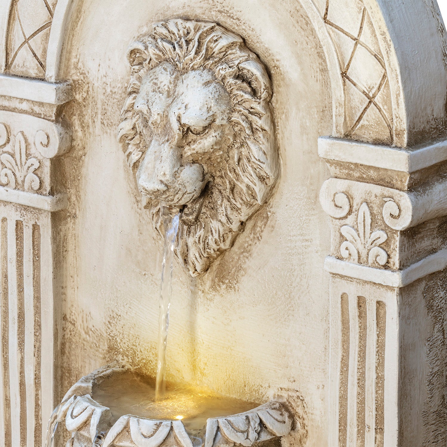 Alpine Corporation Lion Head Wall Fountain w/ LED Lights， 32 Inch Tall