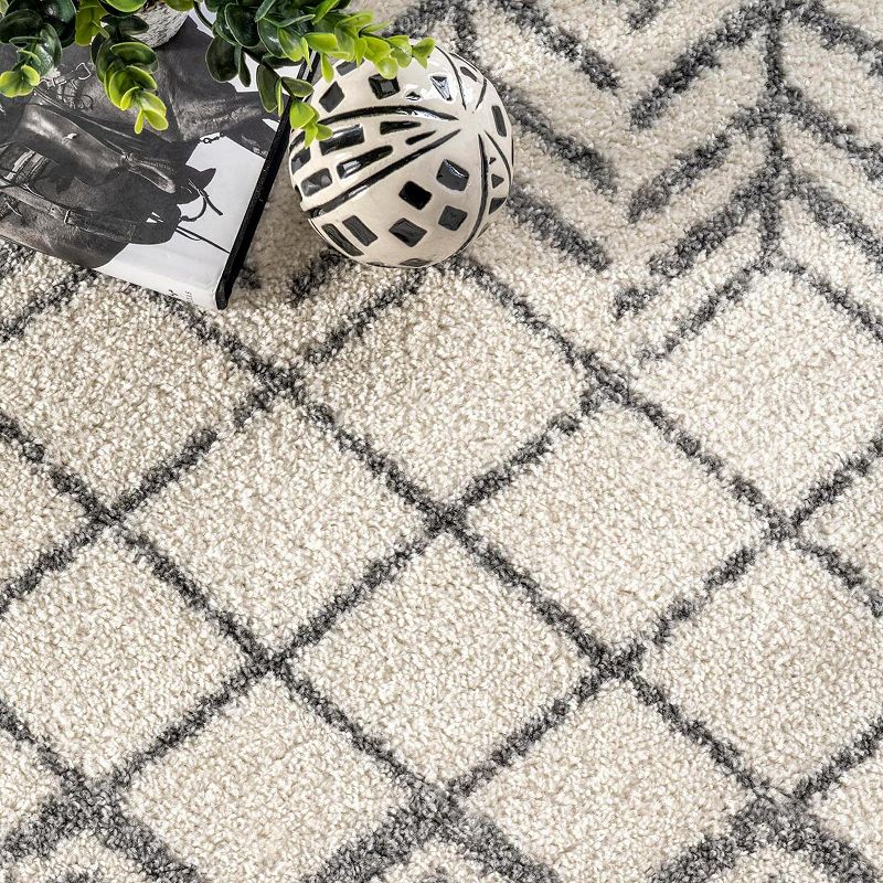 nuLOOM Kenzie Geometric Diamond Area Rug