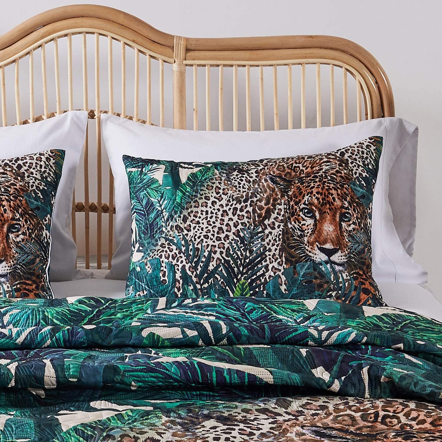 Barefoot Bungalow， Jungle Cat Sham Standard， Teal