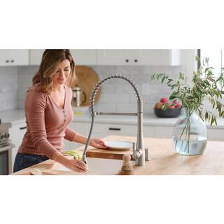 MOEN Essie Single-Handle Pre-Rinse Spring Pulldown Sprayer Kitchen Faucet with Power Clean in Spot Resist Stainless 87814SRS