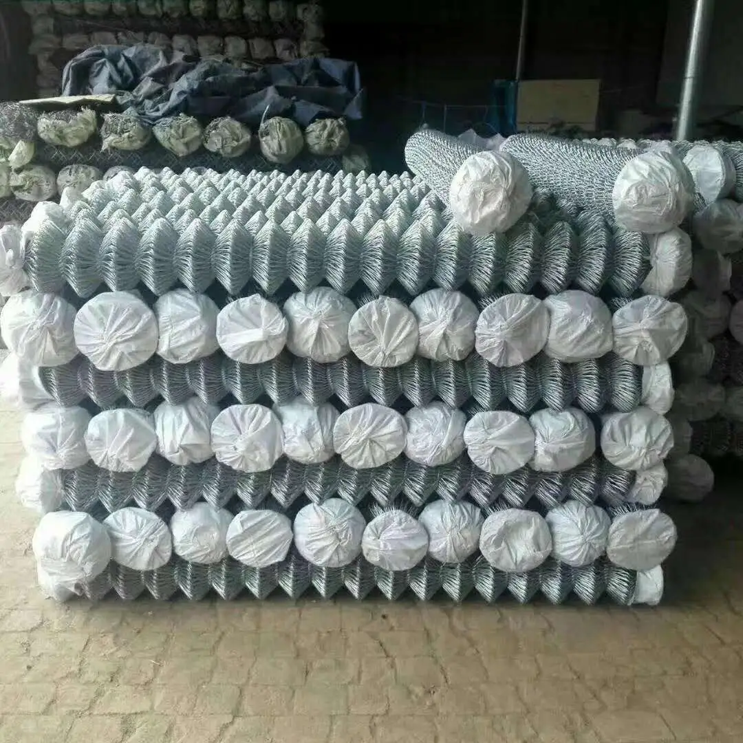 Factory direct supply chain link fence cyclone wire support customization