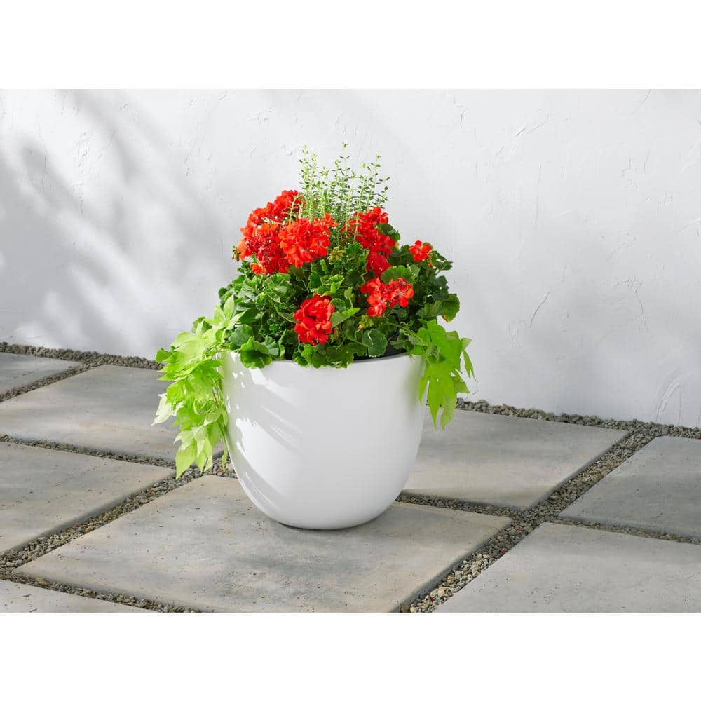 Vigoro 14 in. Fresno Medium White High-Density Resin Planter (14 in. D x 12 in. H) With Drainage Hole HDR-088783