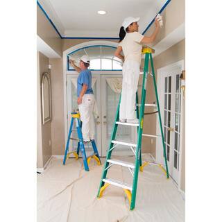 Werner 8 ft. Fiberglass Step Ladder with 225 lb. Load Capacity Type II Duty Rating 5908