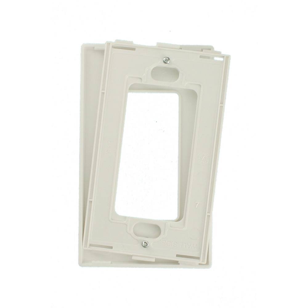 Leviton Plus 1-Gang Screwless Snap-On Decora Wall Plate - White R72-80301-00W