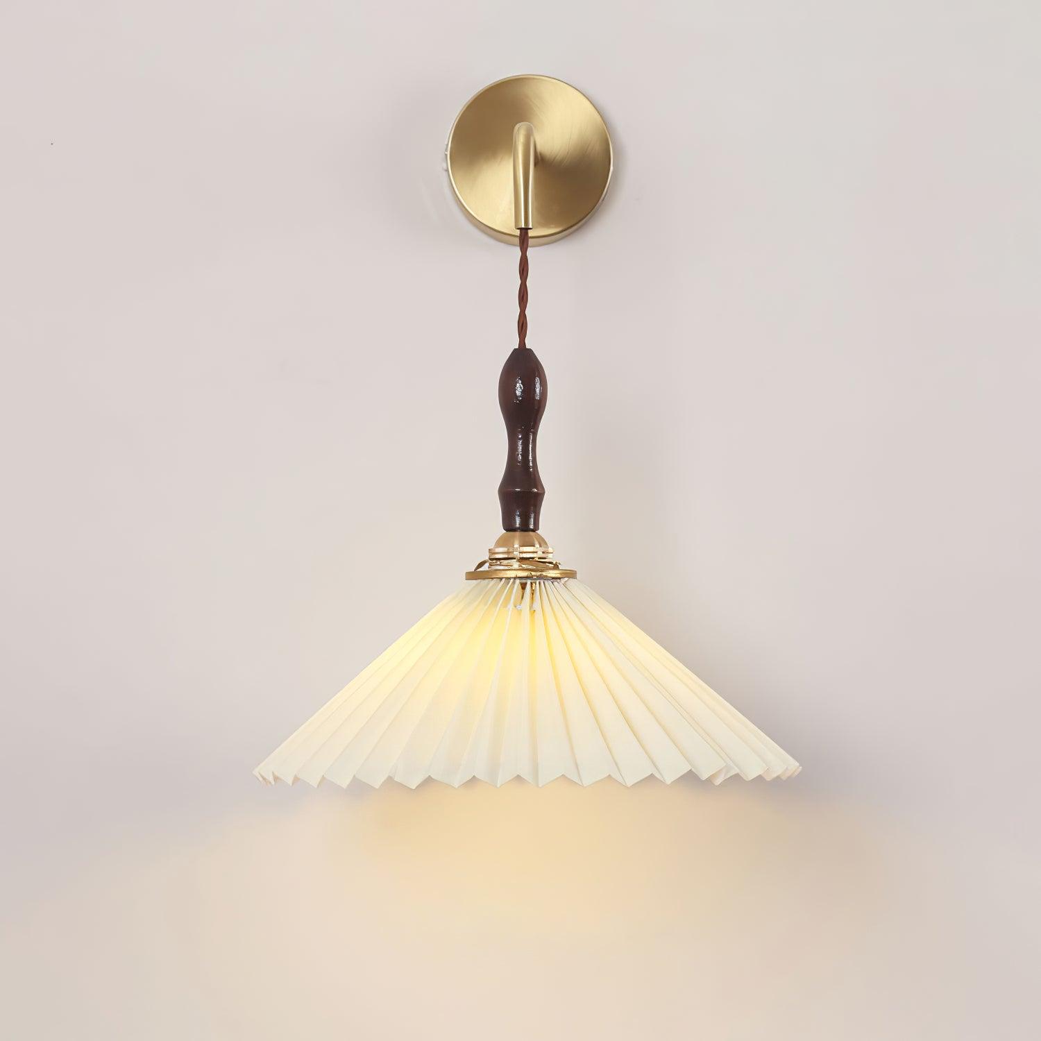 Pleated Wooden Wall Lamp