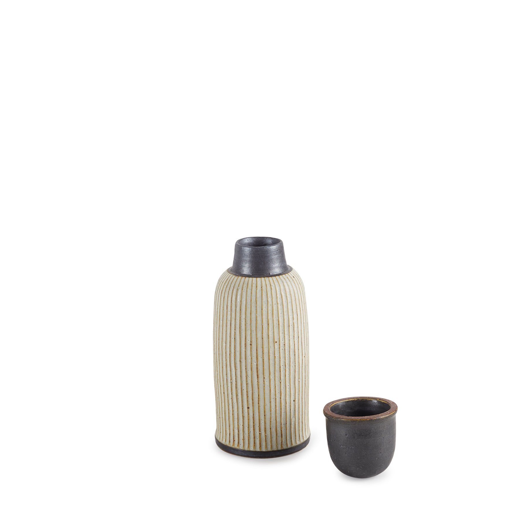 #14 Medium Pleated Water Bottle with Lid