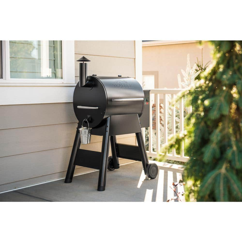 Traeger Pro 575 Wifi Pellet Grill and Smoker in Black TFB57GLE