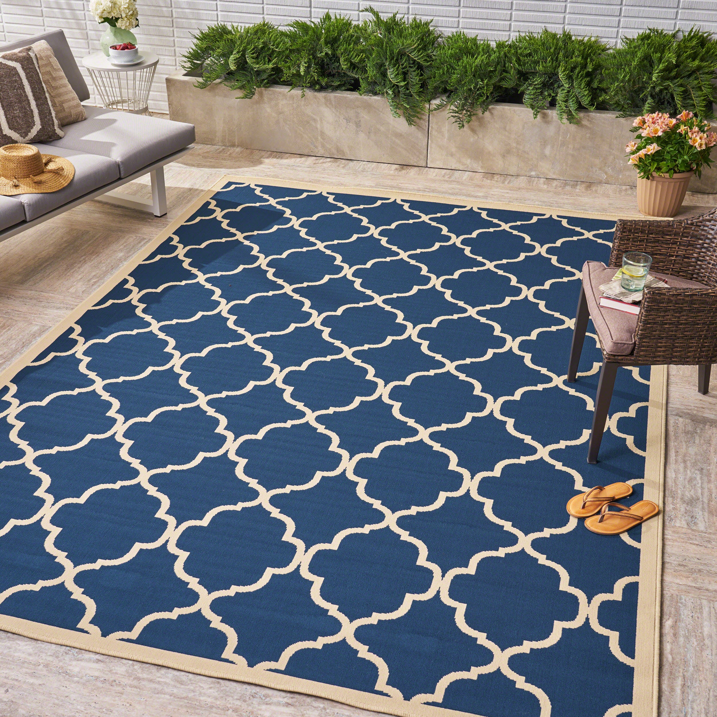 Hazel Outdoor Modern Navy Blue Area Rug with Ivory Quatrefoil Pattern