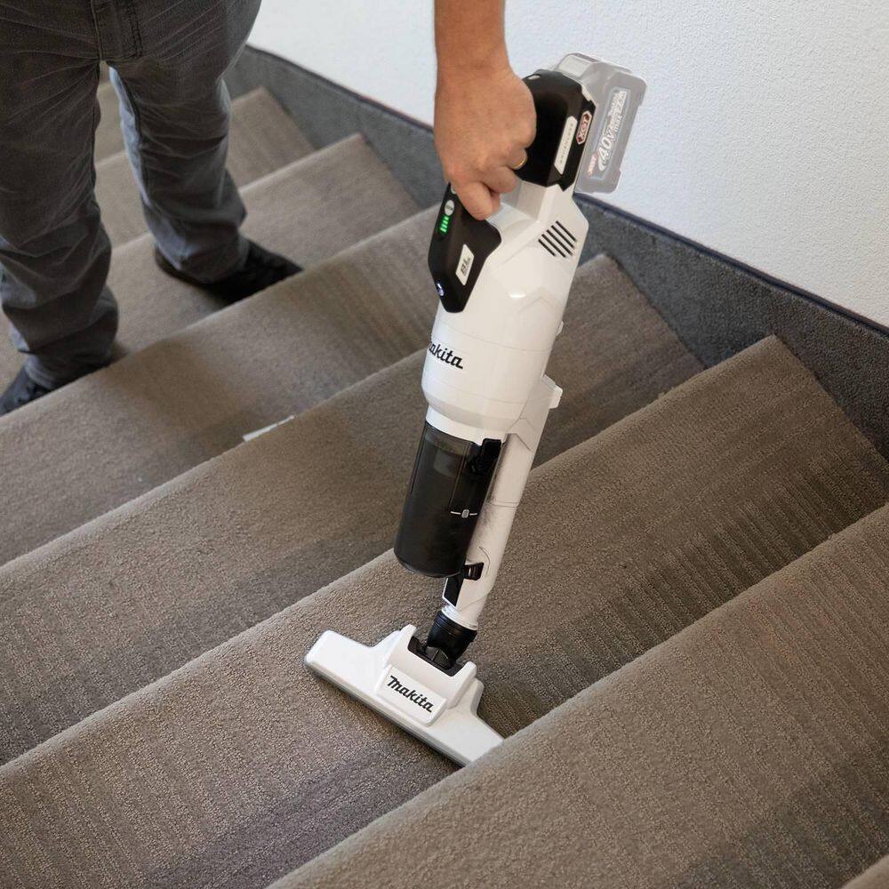 Makita 40V max XGT Brushless Cordless Cyclonic 4-Speed HEPA Filter Compact Stick Vacuum Tool Only GLC03Z