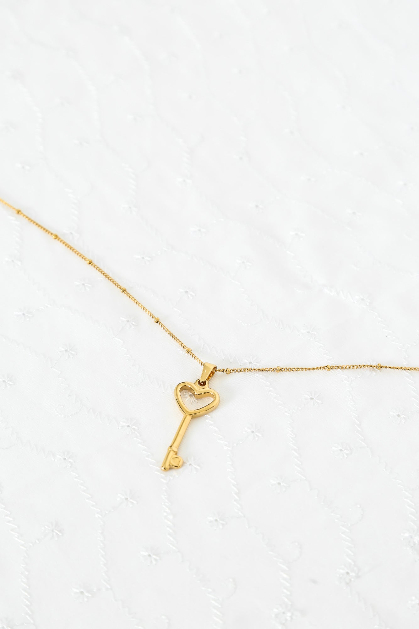 Key Features Necklace Gold